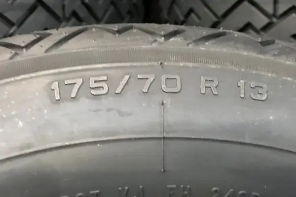 175-70 VR13 Pirelli Cinturato CN36 Tire